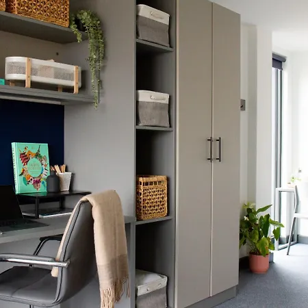 For Students Only Trapezium In Appartement
